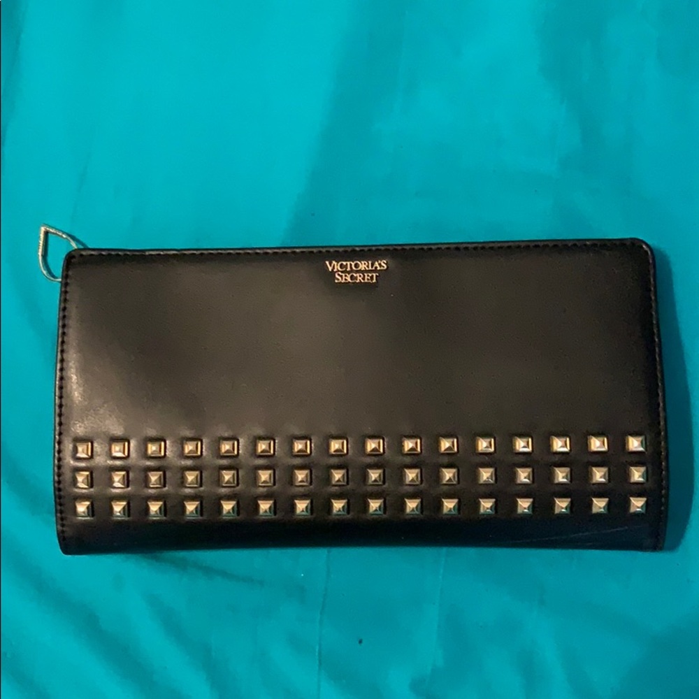 New Victoria’s Secret Clutch